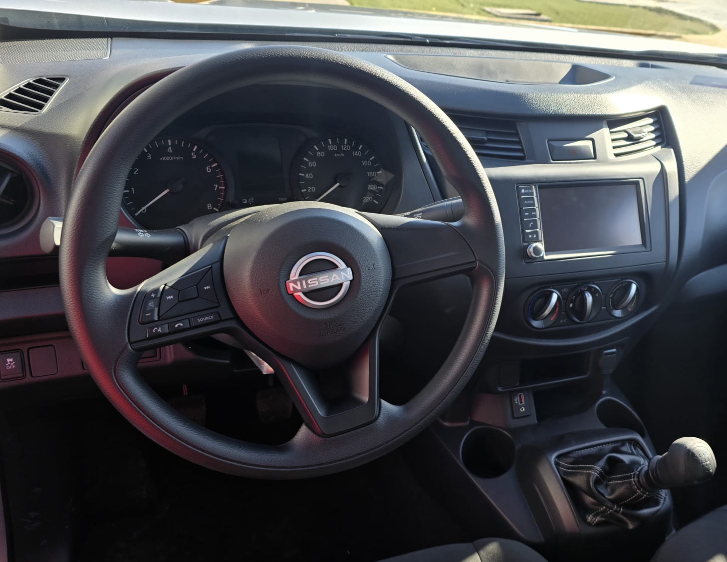 2025 Nissan NP300 CHASIS CABINA 2P L42.5 MAN AA VDC